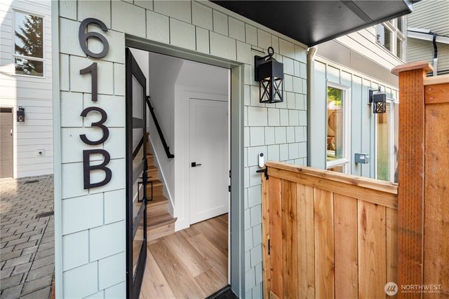 613 B 18th Avenue E, Seattle, WA 98112