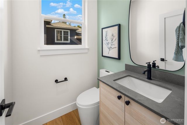 613 B 18th Avenue E, Seattle, WA 98112