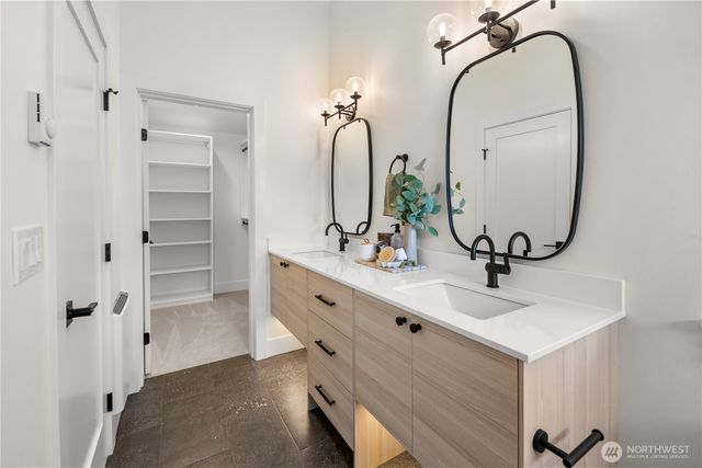 613 B 18th Avenue E, Seattle, WA 98112