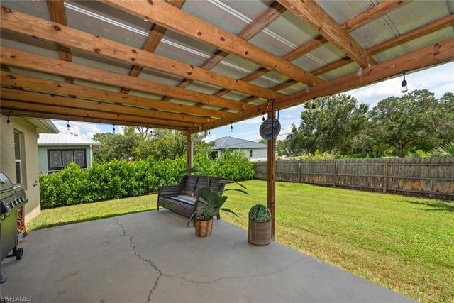 2401 Leavitt RD, Alva, FL 33920