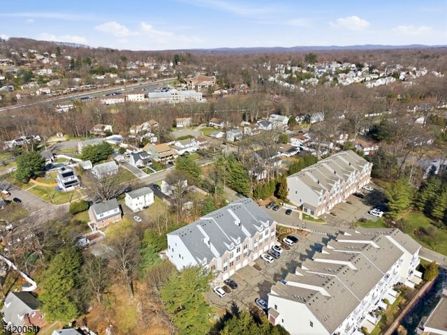 9 Goffle Brook Ct, Hawthorne Boro, NJ 07506