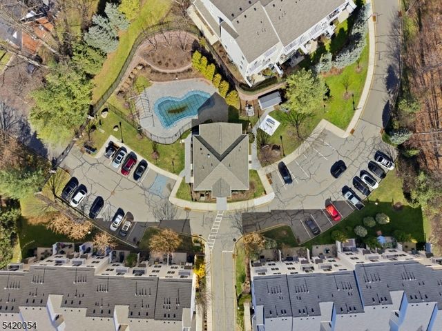 9 Goffle Brook Ct, Hawthorne Boro, NJ 07506