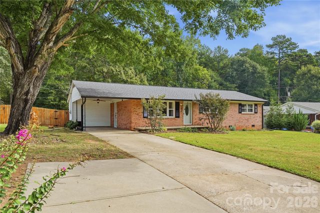 2626 Fairgreen Drive, Gastonia, NC 28056