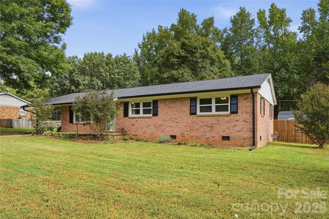 2626 Fairgreen Drive, Gastonia, NC 28056