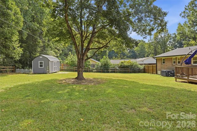 2626 Fairgreen Drive, Gastonia, NC 28056