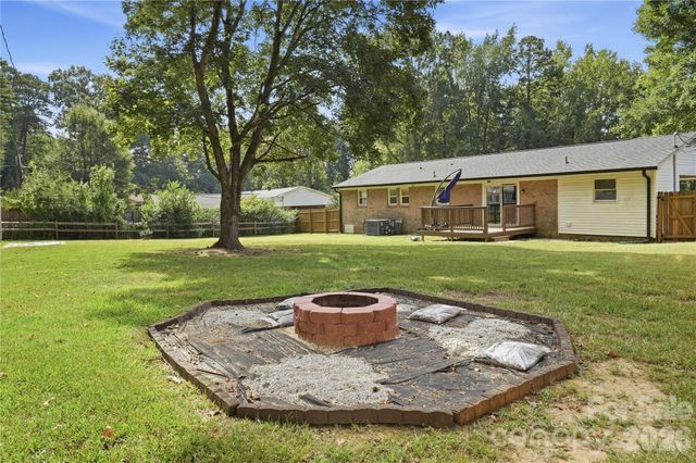 2626 Fairgreen Drive, Gastonia, NC 28056