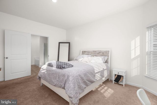 17033 ROLLINS RD, Bowling Green, VA 22427