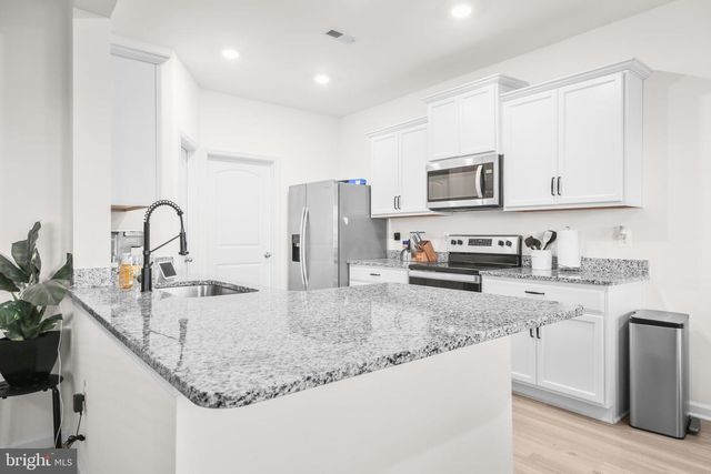 17033 ROLLINS RD, Bowling Green, VA 22427