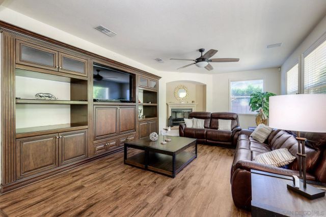 993 Hawthorne Creek Dr, Chula Vista, CA 91914