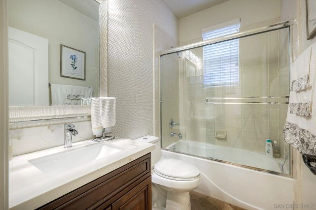 993 Hawthorne Creek Dr, Chula Vista, CA 91914