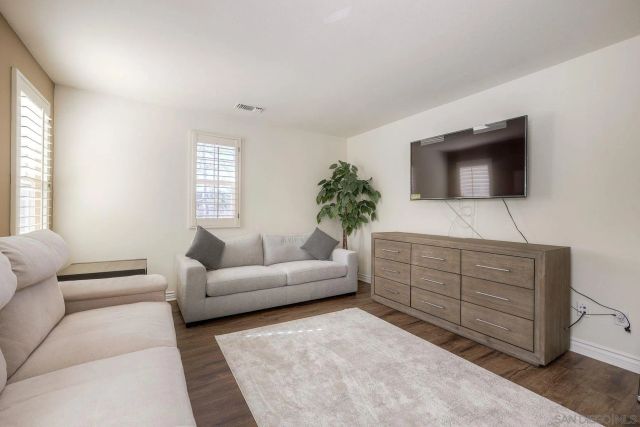 993 Hawthorne Creek Dr, Chula Vista, CA 91914