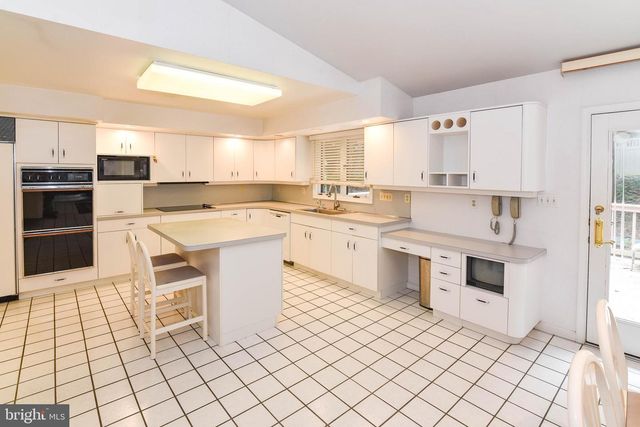 10 VALLEY GATE WAY, Pikesville, MD 21208