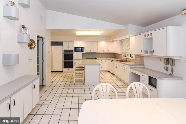 10 VALLEY GATE WAY, Pikesville, MD 21208