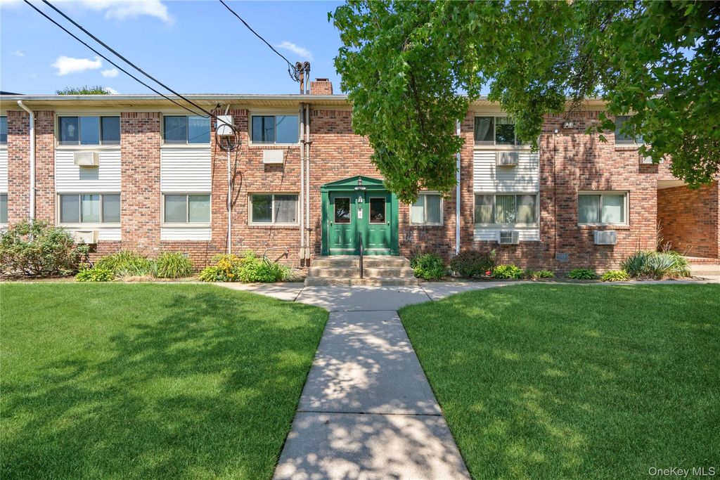 2453 Union 20B, Islip, NY 11751 — exterior