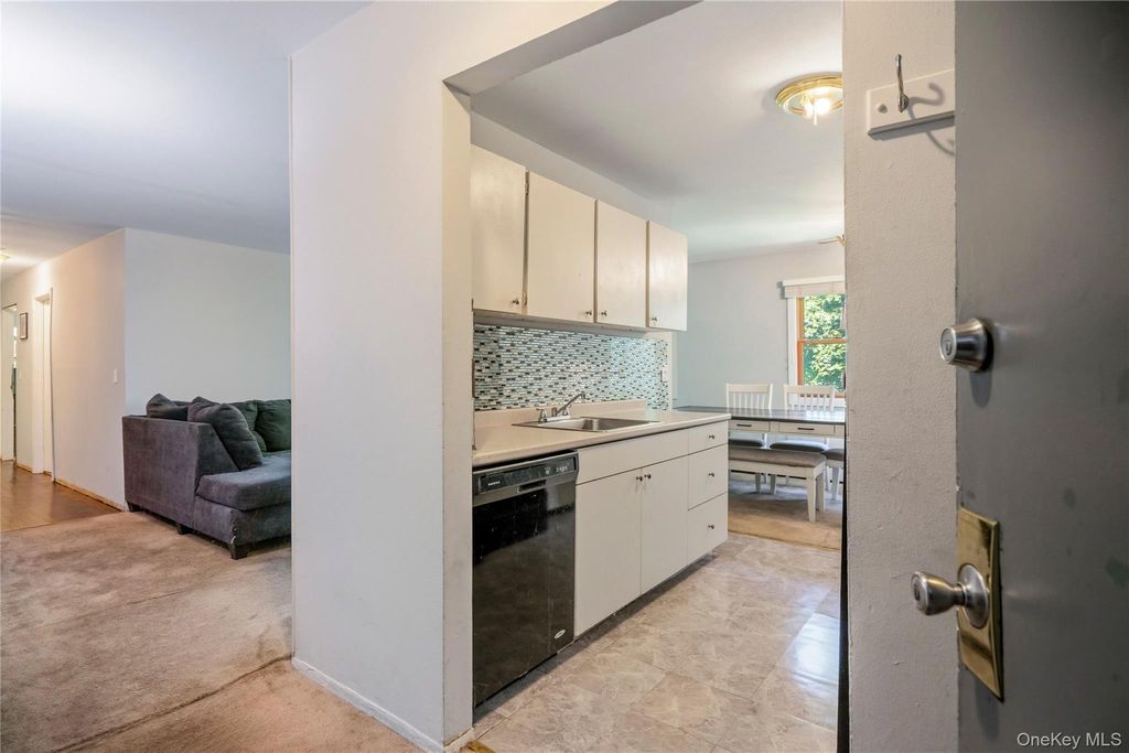 2453 Union 20B, Islip, NY 11751 — photo 2