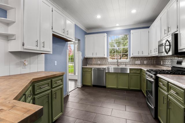 607 County Cork LN, Leander, TX 78641