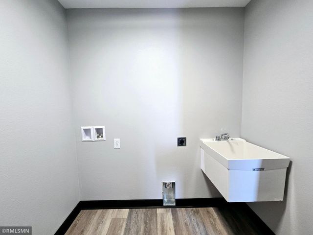 912 Katelyn Circle NE, Montgomery, MN 56069