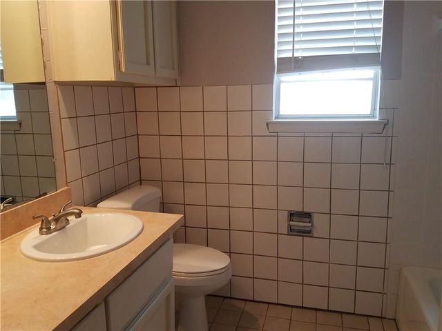 6919 W Cleburne Road, Fort Worth, TX 76133