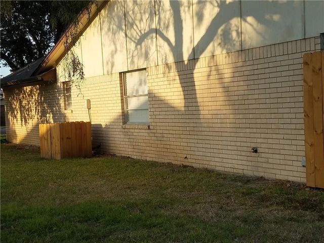 6919 W Cleburne Road, Fort Worth, TX 76133
