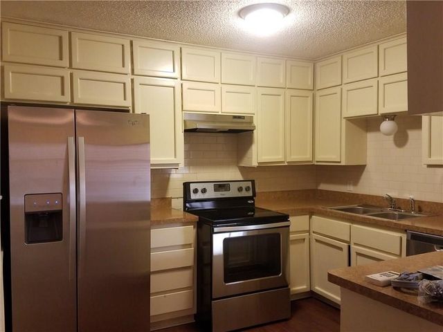 6919 W Cleburne Road, Fort Worth, TX 76133