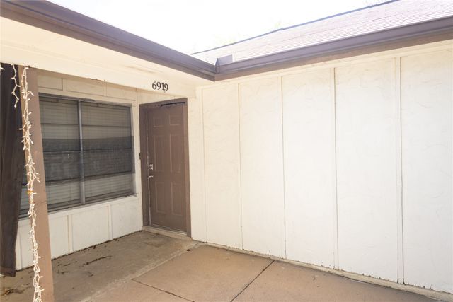 6919 W Cleburne Road, Fort Worth, TX 76133