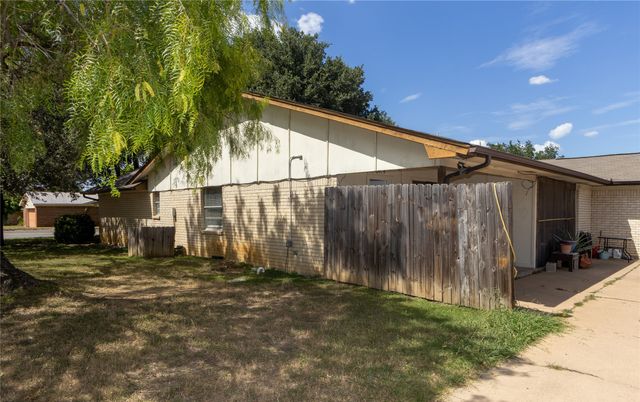 6919 W Cleburne Road, Fort Worth, TX 76133