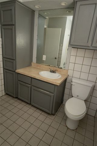 6919 W Cleburne Road, Fort Worth, TX 76133