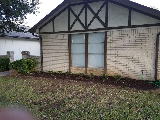 6919 W Cleburne Road, Fort Worth, TX 76133