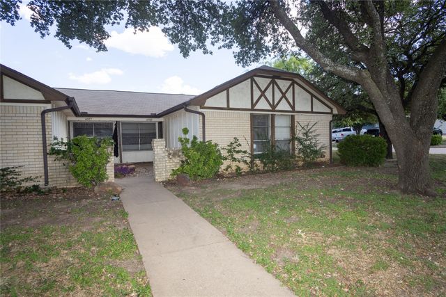 6919 W Cleburne Road, Fort Worth, TX 76133
