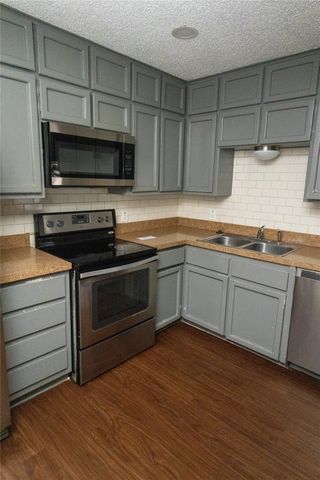 6919 W Cleburne Road, Fort Worth, TX 76133
