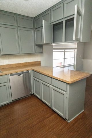 6919 W Cleburne Road, Fort Worth, TX 76133