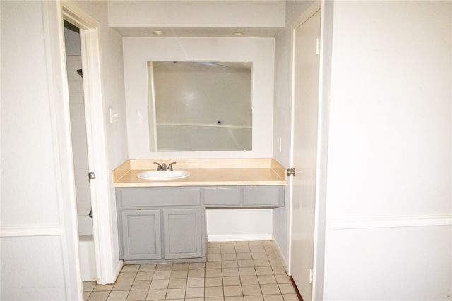 6919 W Cleburne Road, Fort Worth, TX 76133