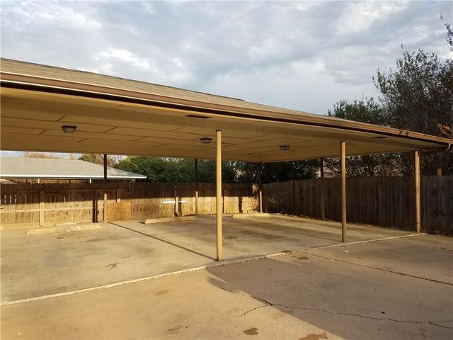 6919 W Cleburne Road, Fort Worth, TX 76133