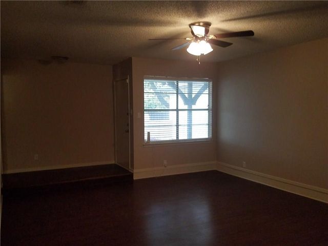 6919 W Cleburne Road, Fort Worth, TX 76133