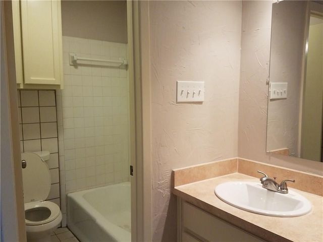 6919 W Cleburne Road, Fort Worth, TX 76133