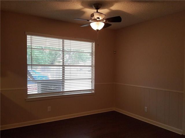 6919 W Cleburne Road, Fort Worth, TX 76133