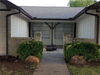 6919 W Cleburne Road, Fort Worth, TX 76133