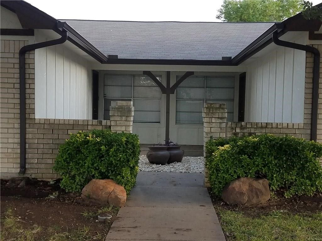 6919 W Cleburne Road, Fort Worth, TX 76133
