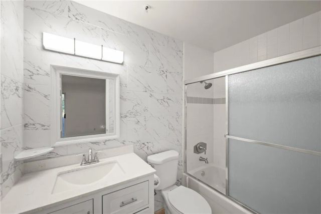 18347 Saticoy Street 37, Reseda, CA 91335