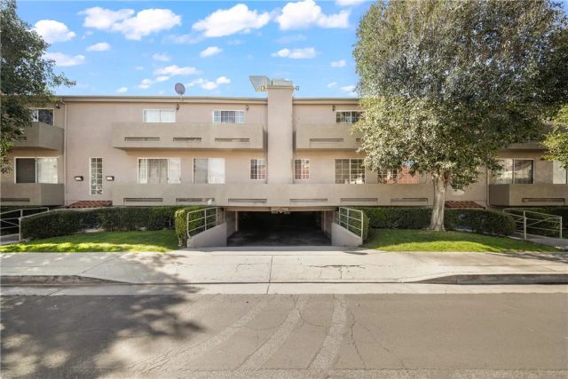 18347 Saticoy Street 37, Reseda, CA 91335