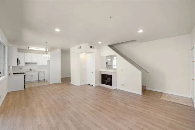 18347 Saticoy Street 37, Reseda, CA 91335