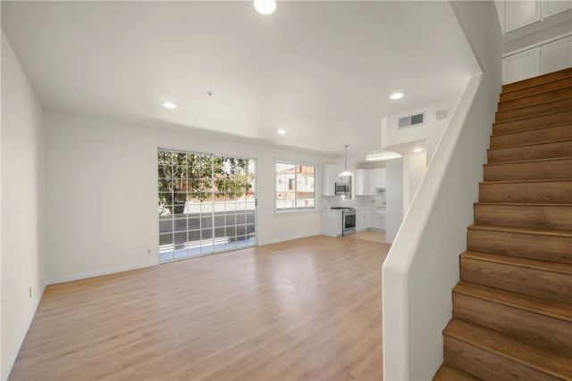 18347 Saticoy Street 37, Reseda, CA 91335