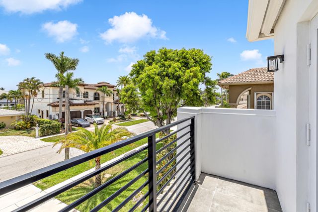 4921 NE 28TH Avenue, Lighthouse Point, FL 33064