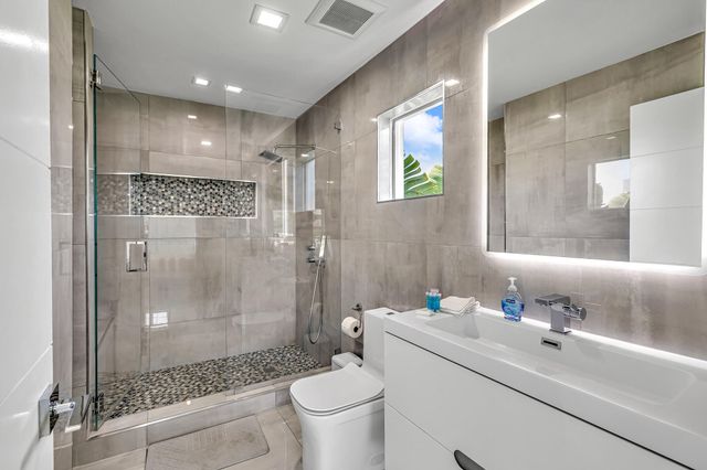 4921 NE 28TH Avenue, Lighthouse Point, FL 33064