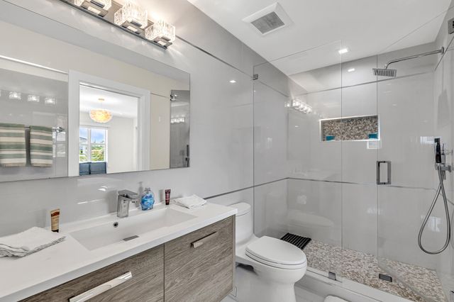 4921 NE 28TH Avenue, Lighthouse Point, FL 33064