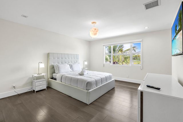 4921 NE 28TH Avenue, Lighthouse Point, FL 33064