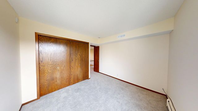 4710 58th Avenue N 301, Crystal, MN 55429