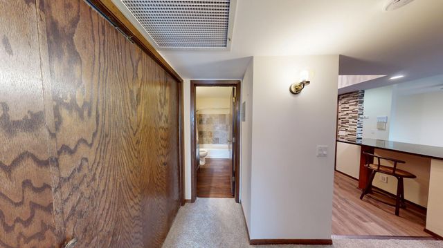 4710 58th Avenue N 301, Crystal, MN 55429