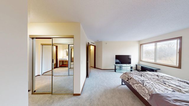 4710 58th Avenue N 301, Crystal, MN 55429