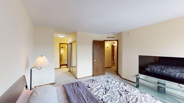 4710 58th Avenue N 301, Crystal, MN 55429